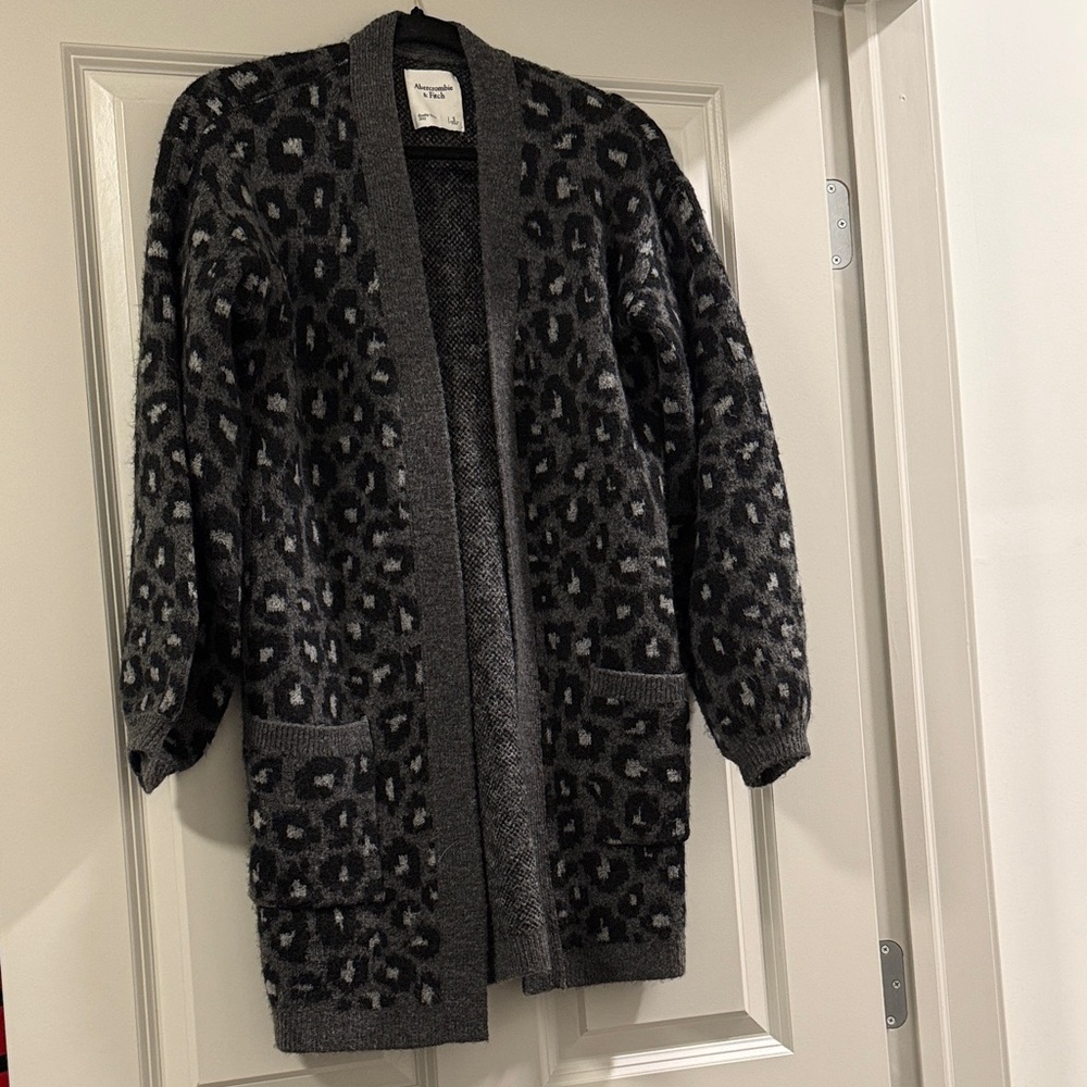 Abercrombie Gray Leopard Print Women's Cardigan Sweater